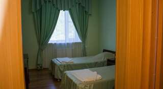 Гостиница Aliya Даховская Стандартный двухместный номер с 2 отдельными кроватями и видом на горы-1